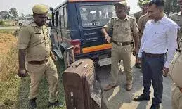 कुल्हाड़ी, चॉपर और मूसल से  पति की हत्या कर, लाश के टुकड़े सुटकेश  में भर फेक दिया खेत में