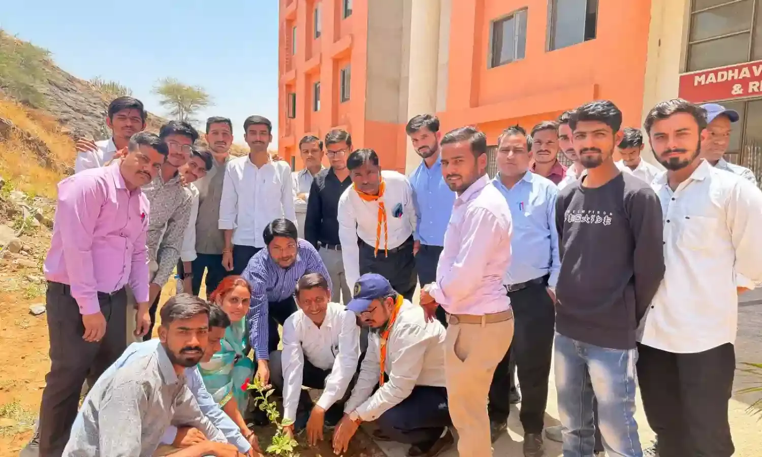 विश्व पृथ्वी दिवस पर विद्यार्थियों ने ली पर्यावरण संरक्षण की शपथ