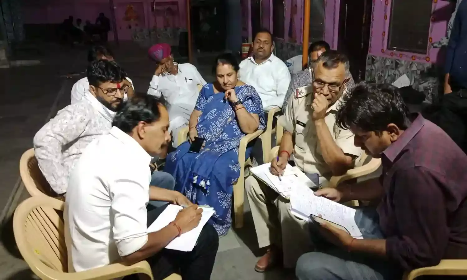 बाल विवाह की रोकथाम के लिए मुस्तैद प्रशासन, सतर्कता से बेडवास में रूका नाबालिग का विवाह बाल विवाह की रोकथाम के लिए मुस्तैद प्रशासन, सतर्कता से बेडवास में रूका नाबालिग का विवाह