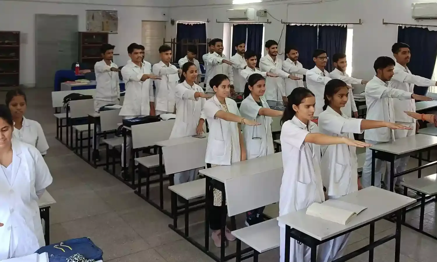 विद्यार्थियों ने ली प्लास्टिक का उपयोग नहीं करने की शपथ विद्यार्थियों ने ली प्लास्टिक का उपयोग नहीं करने की शपथ