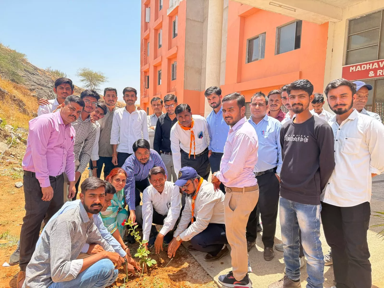 विश्व पृथ्वी दिवस पर विद्यार्थियों ने ली पर्यावरण संरक्षण की शपथ