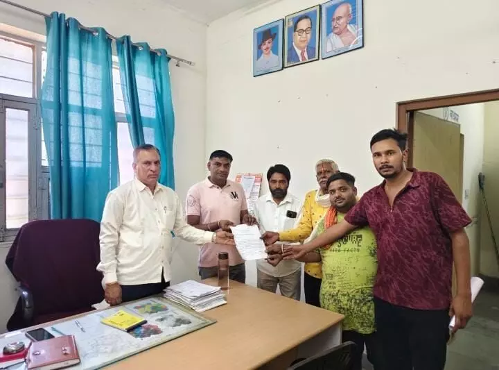 पहलगाम आतंकी हमले को लेकर राष्ट्रपति के नाम ज्ञापन पहलगाम आतंकी हमले को लेकर राष्ट्रपति के नाम ज्ञापन