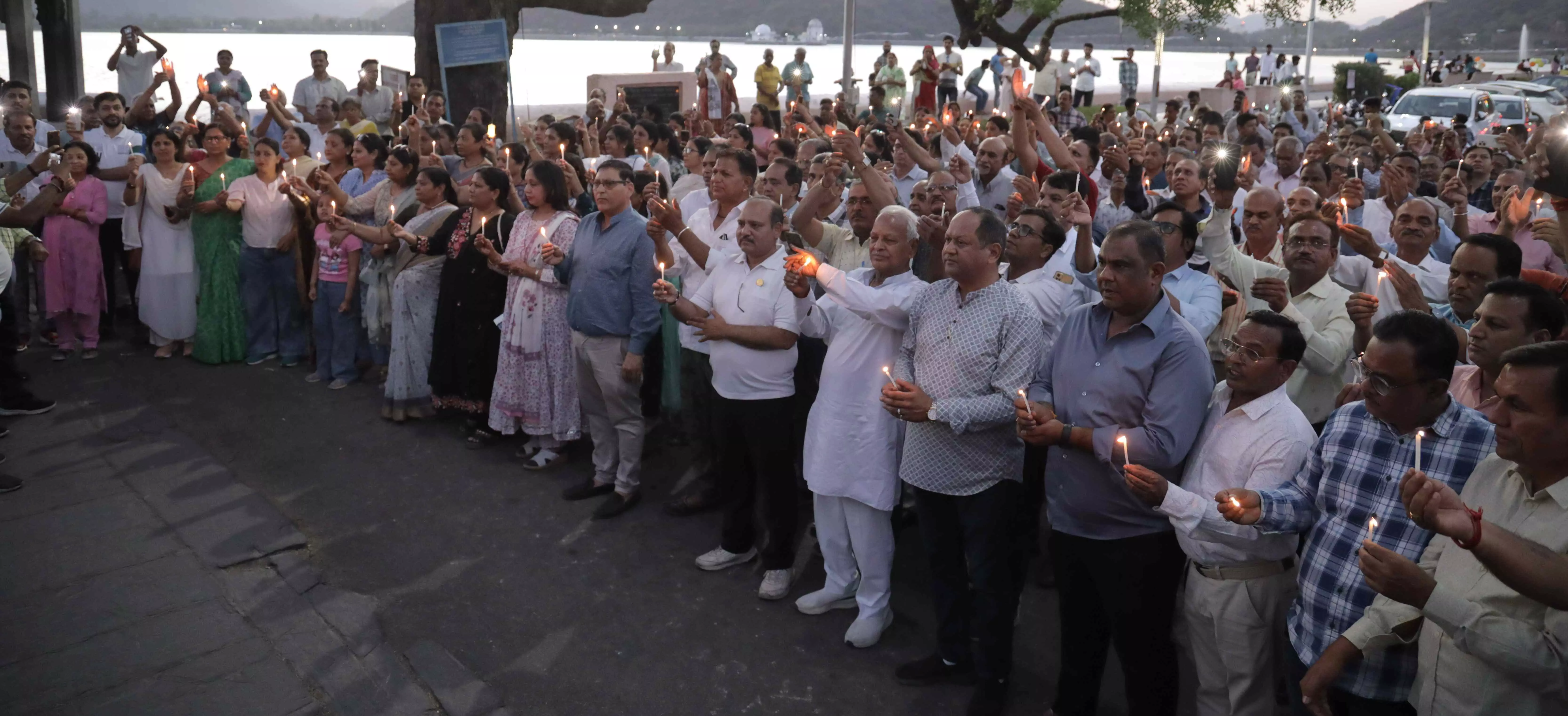 पहलगाम में आतंकी हमले में मारे गए बेगुनाहों को सकल जैन समाज उदयपुर द्वारा दी भावांजलि पहलगाम में आतंकी हमले में मारे गए बेगुनाहों को सकल जैन समाज उदयपुर द्वारा दी भावांजलि
