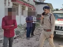 विवाहिता का शव मिला, जेठ छिपा था कमरे में