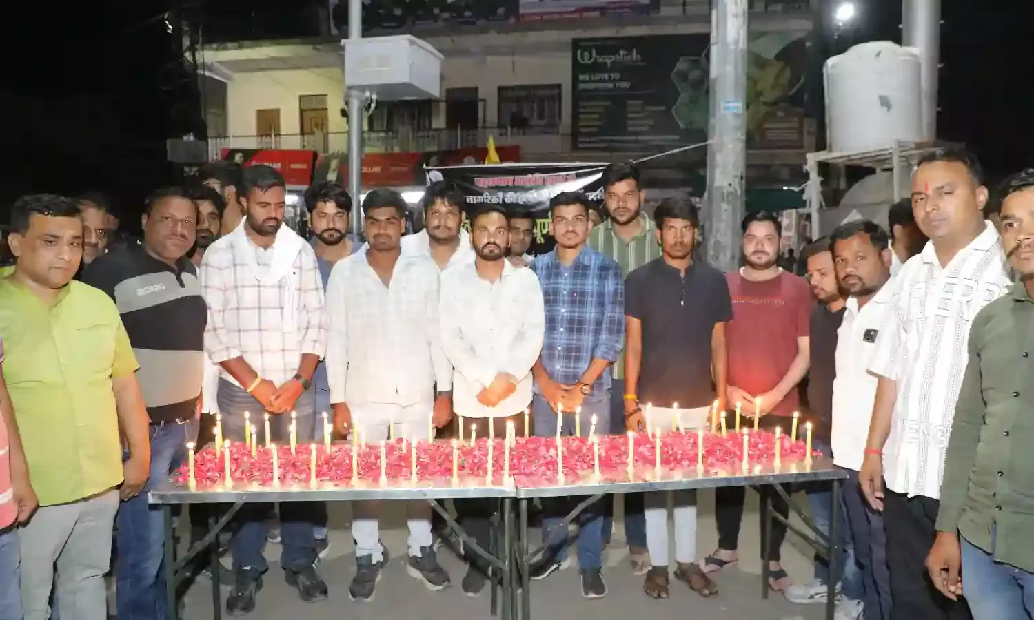 आतंकवादियों के हमले में मारे गए दिवंगत लोगों की आत्माओं की शांति के लिए रखा मौन,और दी भावपूर्ण श्रद्धांजलि