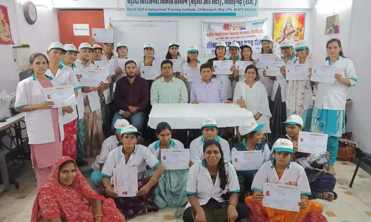 अब महिलाऐं होंगी आत्म निर्भर, सोफ्ट टॉय बनाने का प्रशिक्षण किया प्राप्त अब महिलाऐं होंगी आत्म निर्भर, सोफ्ट टॉय बनाने का प्रशिक्षण किया प्राप्त