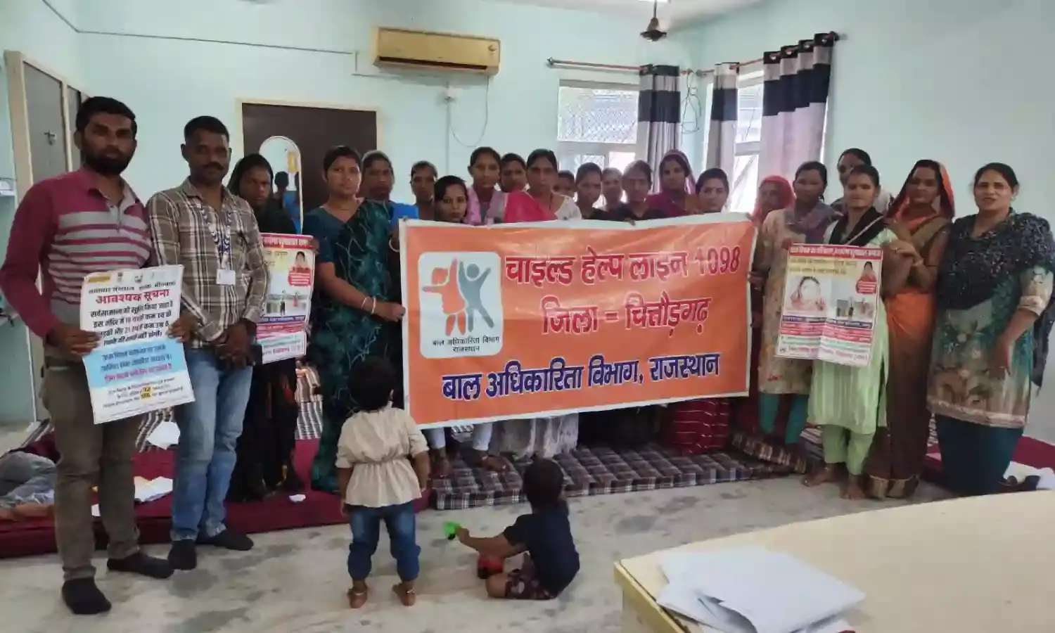 बाल विवाह मुक्त भारत अभियान मे आशा सहयोगिनी को बाल विवाह प्रतिषेध अधिनियम पर किया जागरूक