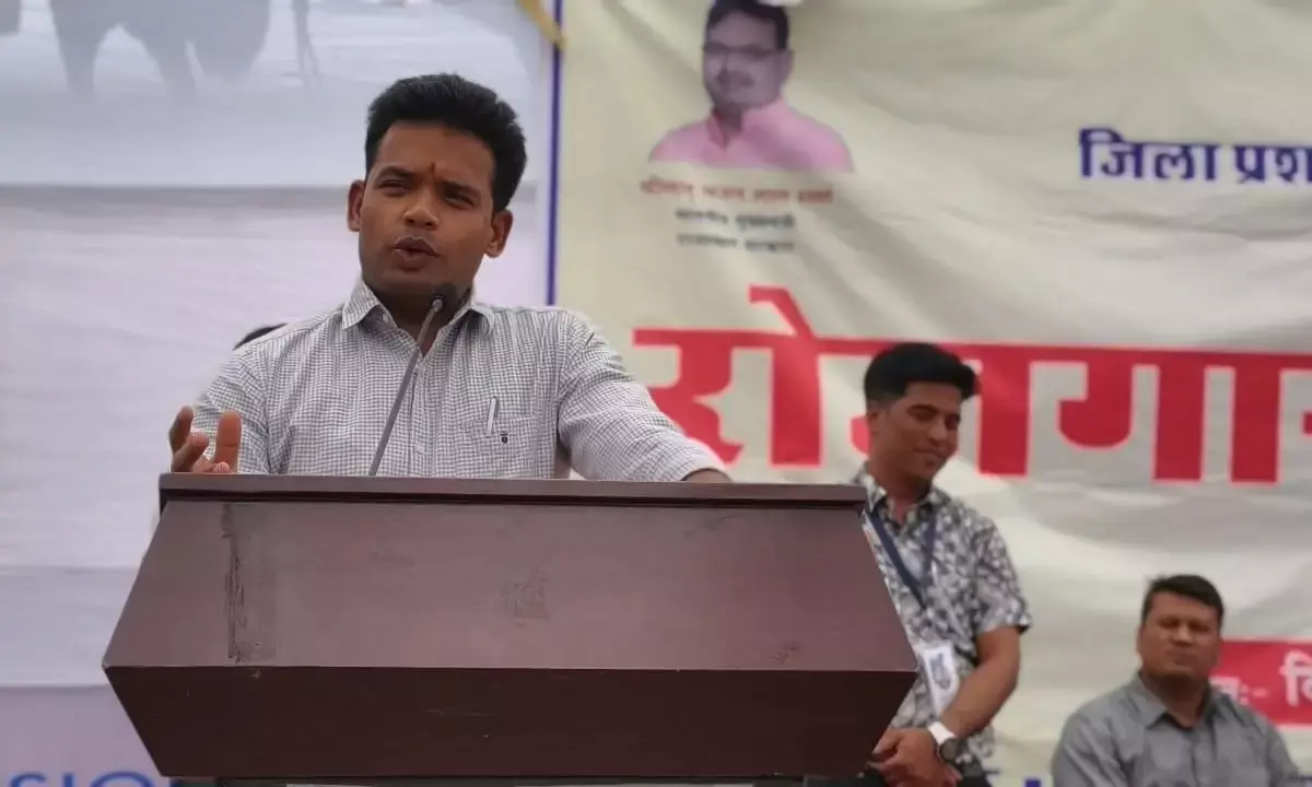 बेरोजगारों को रोजगार देना सरकार की प्राथमिकता : जिला कलक्टर