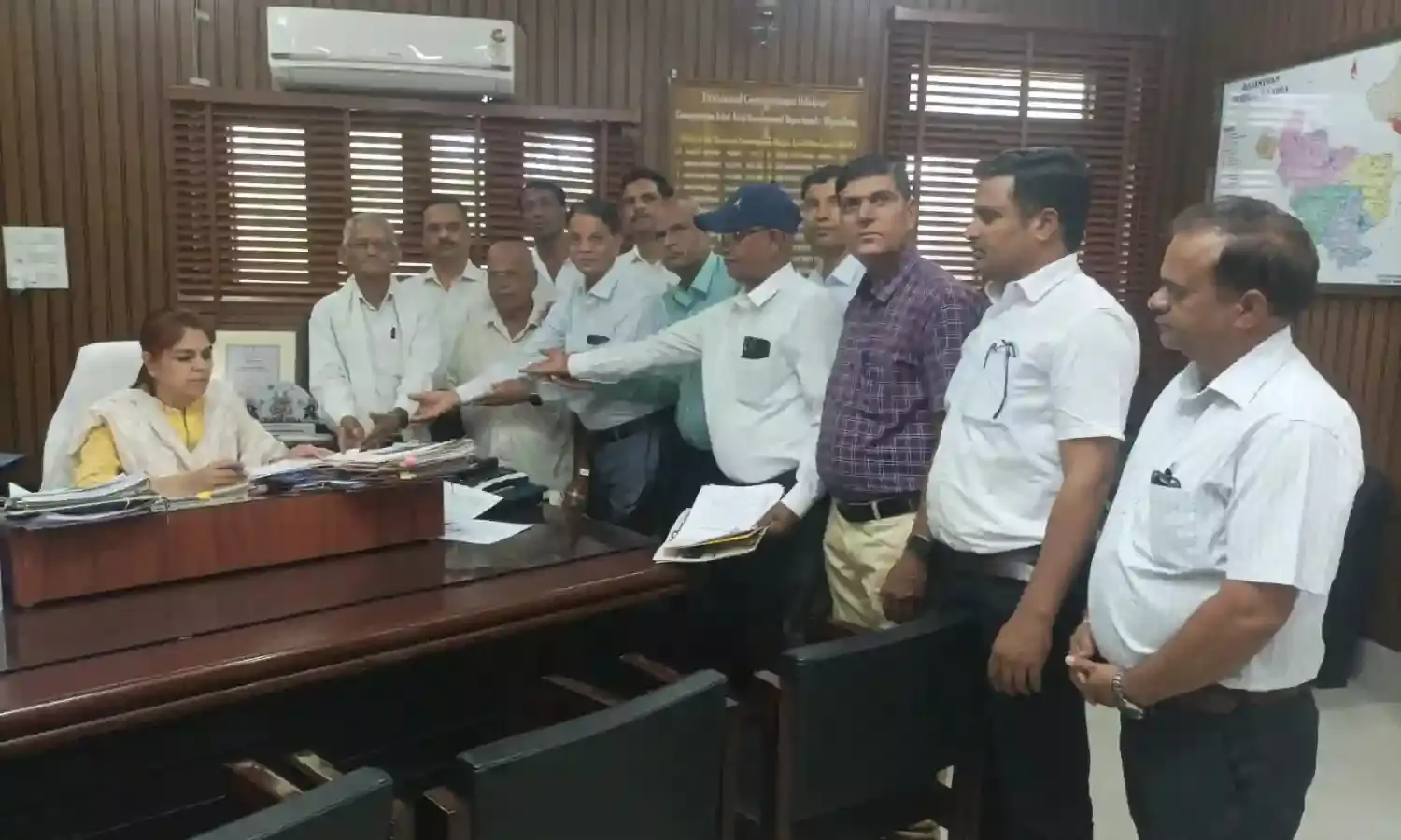 कुएं में 6 दिन पहले मिला था नेहा का शव, प्रजापत समाज ने उठाई कार्यवाही की मांग कुएं में 6 दिन पहले मिला था नेहा का शव, प्रजापत समाज ने उठाई कार्यवाही की मांग