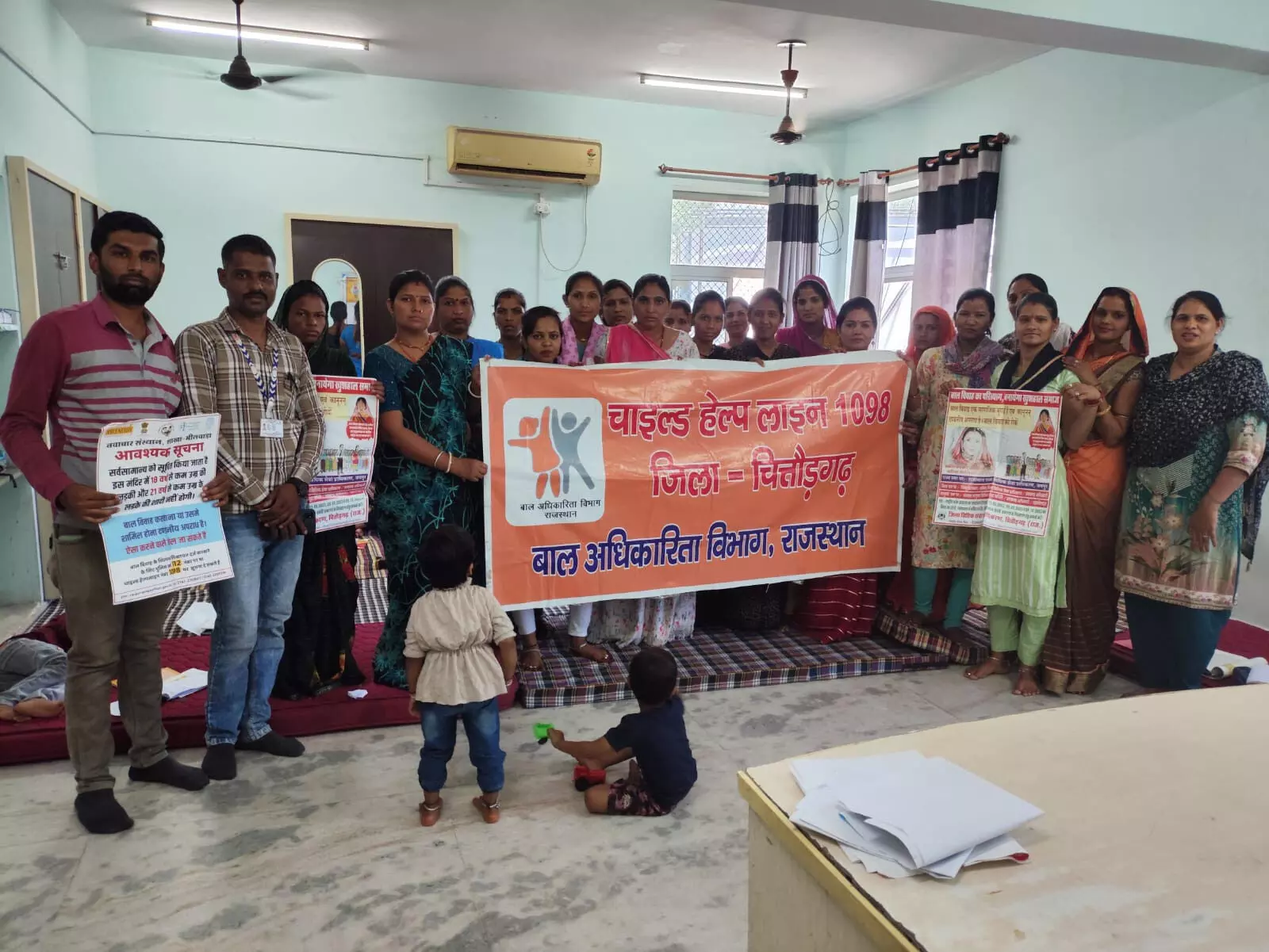 बाल विवाह मुक्त भारत अभियान मे आशा सहयोगिनी को बाल विवाह प्रतिषेध अधिनियम पर किया जागरूक