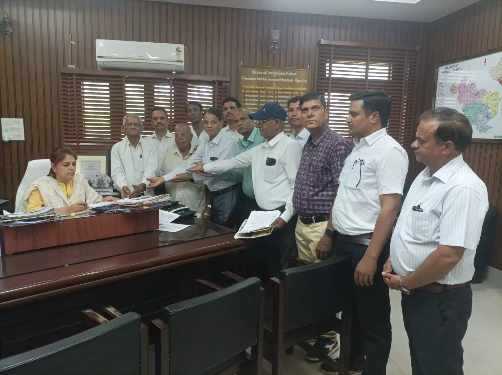 कुएं में 6 दिन पहले मिला था नेहा का शव, प्रजापत समाज ने उठाई कार्यवाही की मांग कुएं में 6 दिन पहले मिला था नेहा का शव, प्रजापत समाज ने उठाई कार्यवाही की मांग