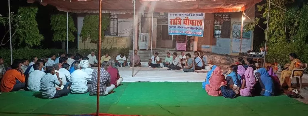 मावली एसडीएम ने नांदवेल में की रात्रि चौपाल मावली एसडीएम ने नांदवेल में की रात्रि चौपाल