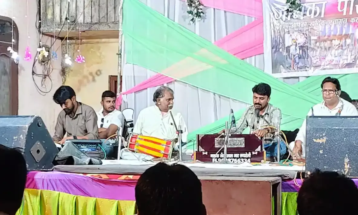 भौंर तक चली भजन संध्या, भक्तिमय भजनों पर झूमे भक्त गण भौंर तक चली भजन संध्या, भक्तिमय भजनों पर झूमे भक्त गण