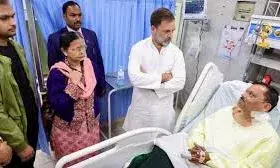 श्रीनगर में हमले में घायल हुए लोगों से की मुलाकात,बोले राहुल गांधी सरकार जो भी एक्शन लेगी हम साथ देंगे श्रीनगर में हमले में घायल हुए लोगों से की मुलाकात,बोले राहुल गांधी सरकार जो भी एक्शन लेगी हम साथ देंगे