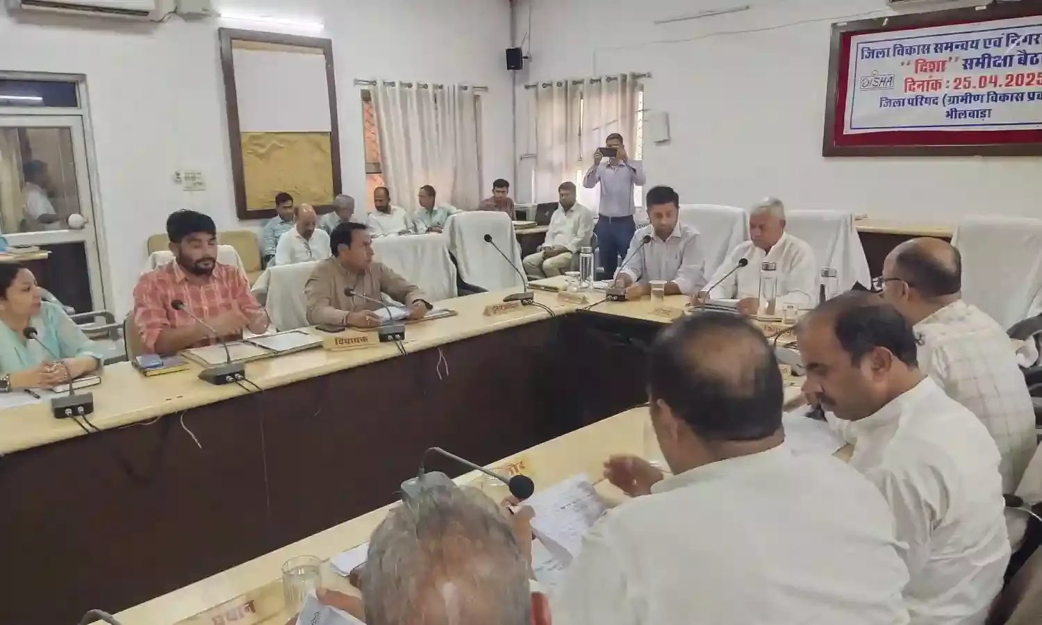 “अंतिम छोर के व्यक्ति तक योजनाओं का लाभ पहुँचना हो प्राथमिकता”-सांसद “अंतिम छोर के व्यक्ति तक योजनाओं का लाभ पहुँचना हो प्राथमिकता”-सांसद