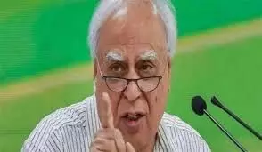 सिब्बल ने की मोदी से संसद का विशेष सत्र बुलाने की मांग, कहा- हम सरकार के साथ