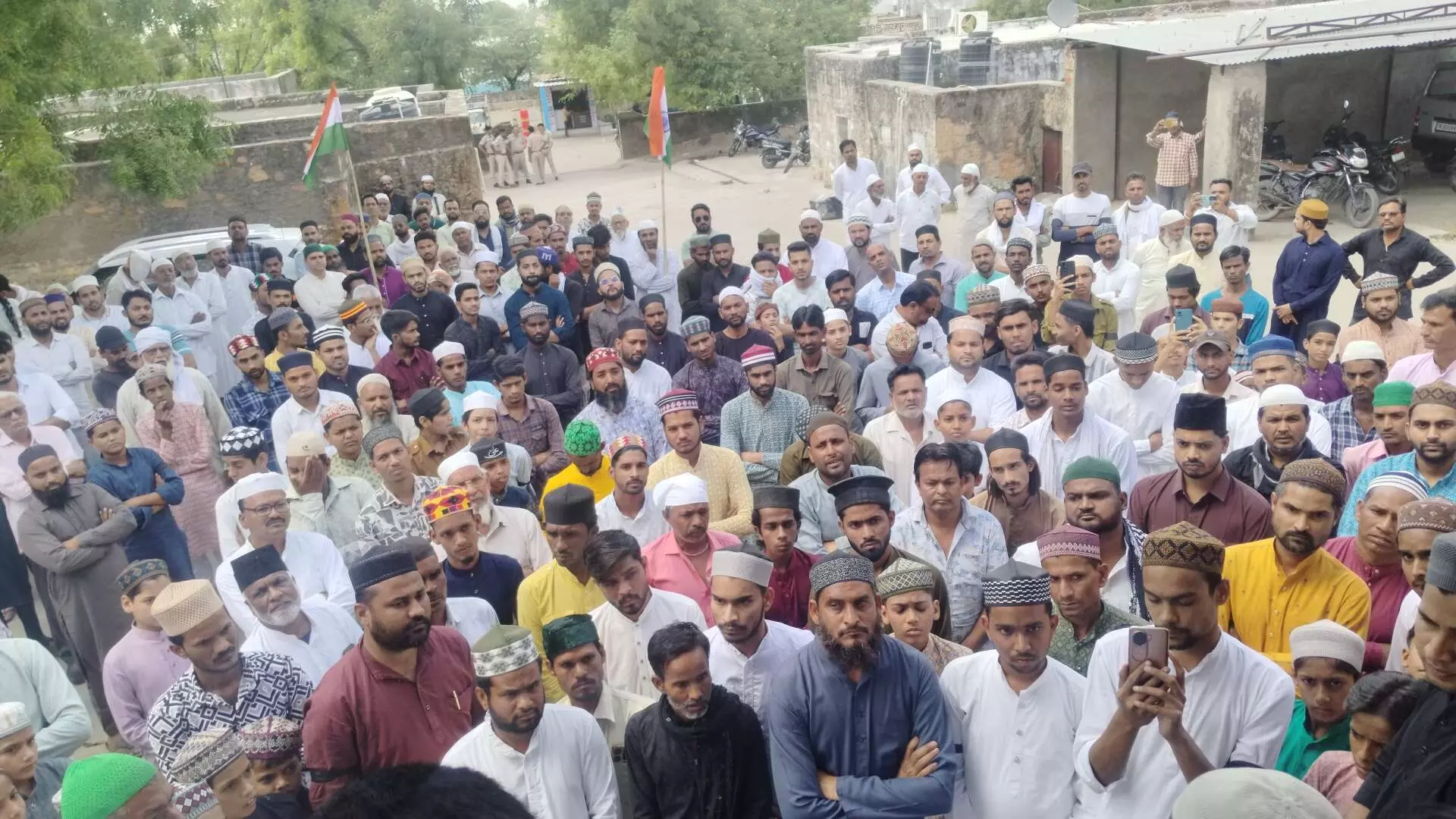 पहलगाम हादसे पर मुस्लिम समाज ने काली पट्टी बांध जताया विरोध, कहा हिंसक घटनाओं का इस्लाम धर्म से कोई लेना देना नहीं