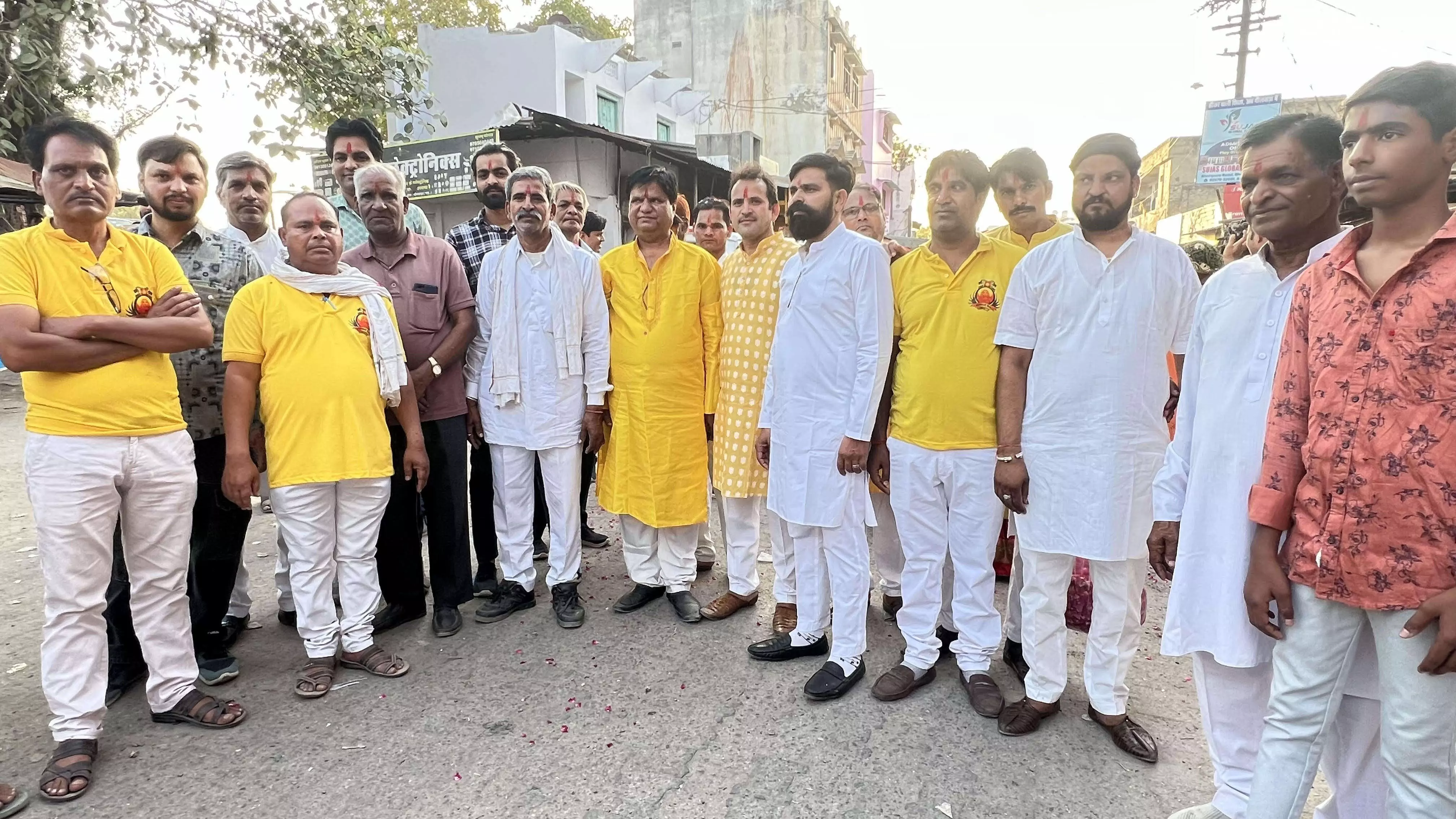 जयकारों के साथ निकली सेन समाज की शोभायात्रा जयकारों के साथ निकली सेन समाज की शोभायात्रा