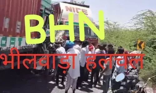 ओवरटेक के प्रयास में दो ट्रके भिड़ी एक चालक गंभीर घायल