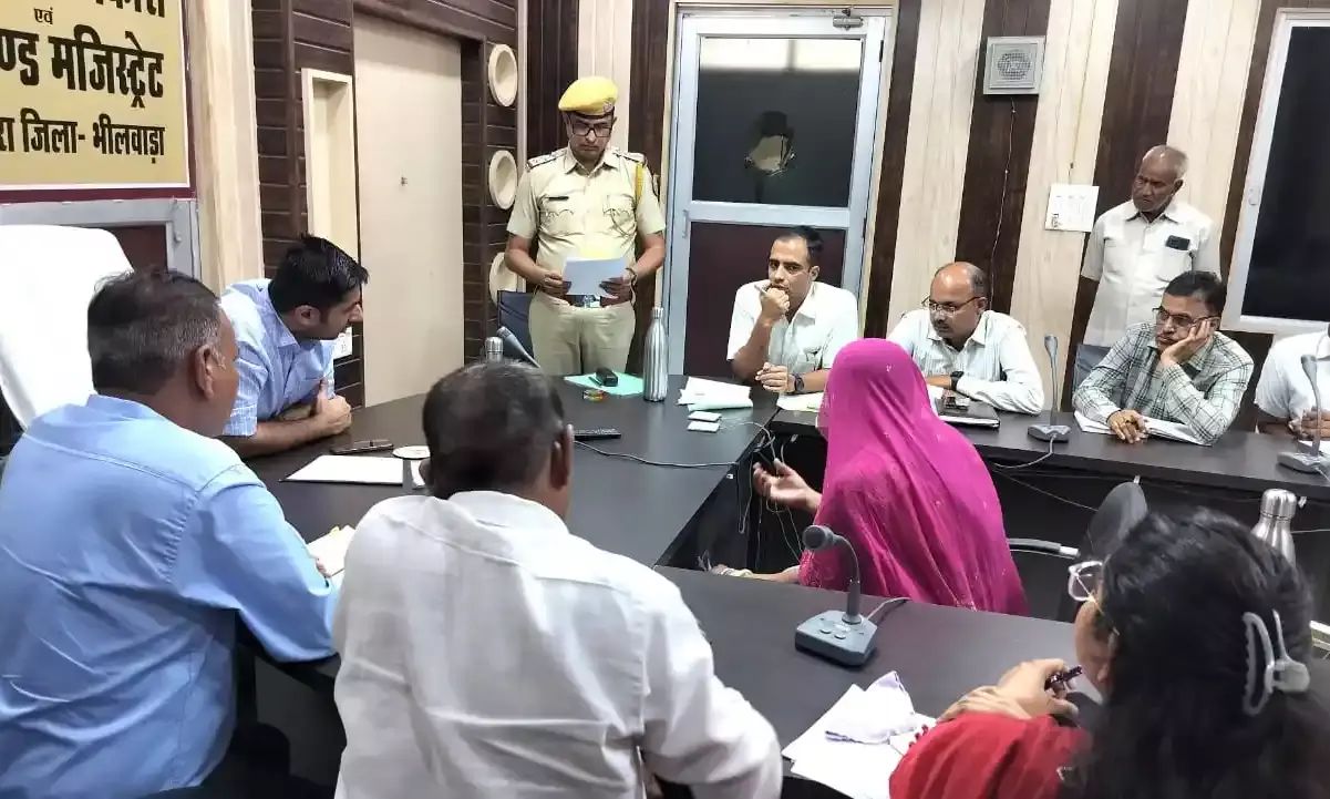 कलक्टर ने गुलाबपुरा में जनसुनवाई कर सुनी समस्याएं, त्वरित समाधान के दिए निर्देश कलक्टर ने गुलाबपुरा में जनसुनवाई कर सुनी समस्याएं, त्वरित समाधान के दिए निर्देश