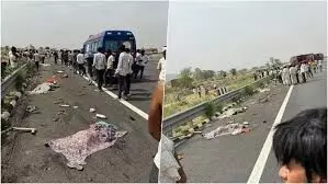 तेज रफ्तार पिकअप ने11 सफाई कर्मचारियों को कुचला 7 की मोत 4 घायल तेज रफ्तार पिकअप ने11 सफाई कर्मचारियों को कुचला 7 की मोत 4 घायल