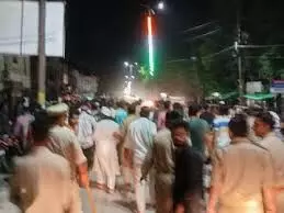 बीजेपी  विधायक बालमुकुंदाचार्य की गिरफ्तारी की मांग , बाजार बंद कराने पहुंचे मुस्लिम लोग, पुलिस ने किया  लाठीचार्ज