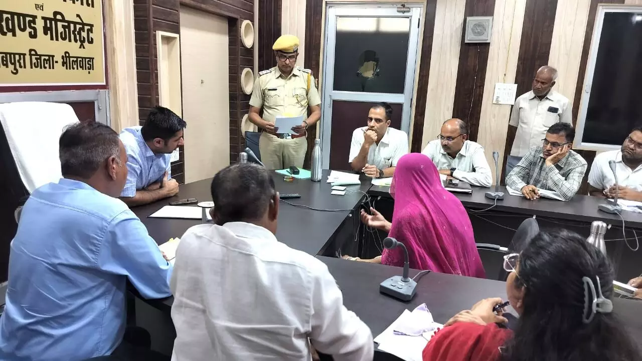 कलक्टर ने गुलाबपुरा में जनसुनवाई कर सुनी समस्याएं, त्वरित समाधान के दिए निर्देश कलक्टर ने गुलाबपुरा में जनसुनवाई कर सुनी समस्याएं, त्वरित समाधान के दिए निर्देश