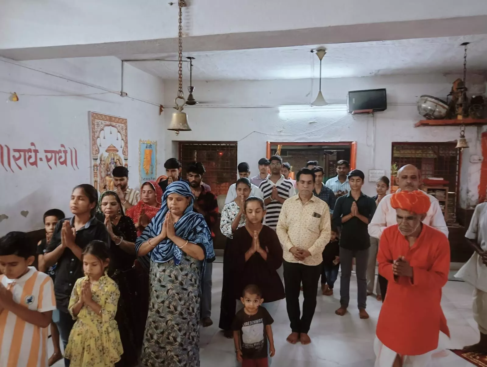 चारभुजा मंदिर में की श्रद्धांजलि सभा चारभुजा मंदिर में की श्रद्धांजलि सभा