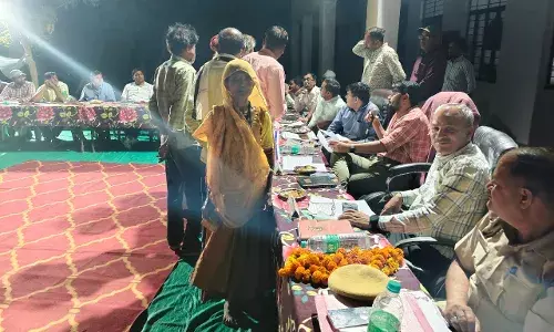 गंधेर में रात्रि चौपाल , 20 परिवादों में से अधिकांश का मौके पर हुआ निस्तारण
