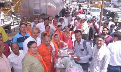 गर्मी से त्रस्त भीलवाड़ावासियों के तर हुए कंठ, पिलाई शीतल छाछ गर्मी से त्रस्त भीलवाड़ावासियों के तर हुए कंठ, पिलाई शीतल छाछ