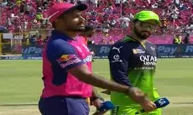 रॉयल चैलेंजर्स बेंगलुरु ने टॉस जीतकर पहले गेंदबाजी का किया फैसला