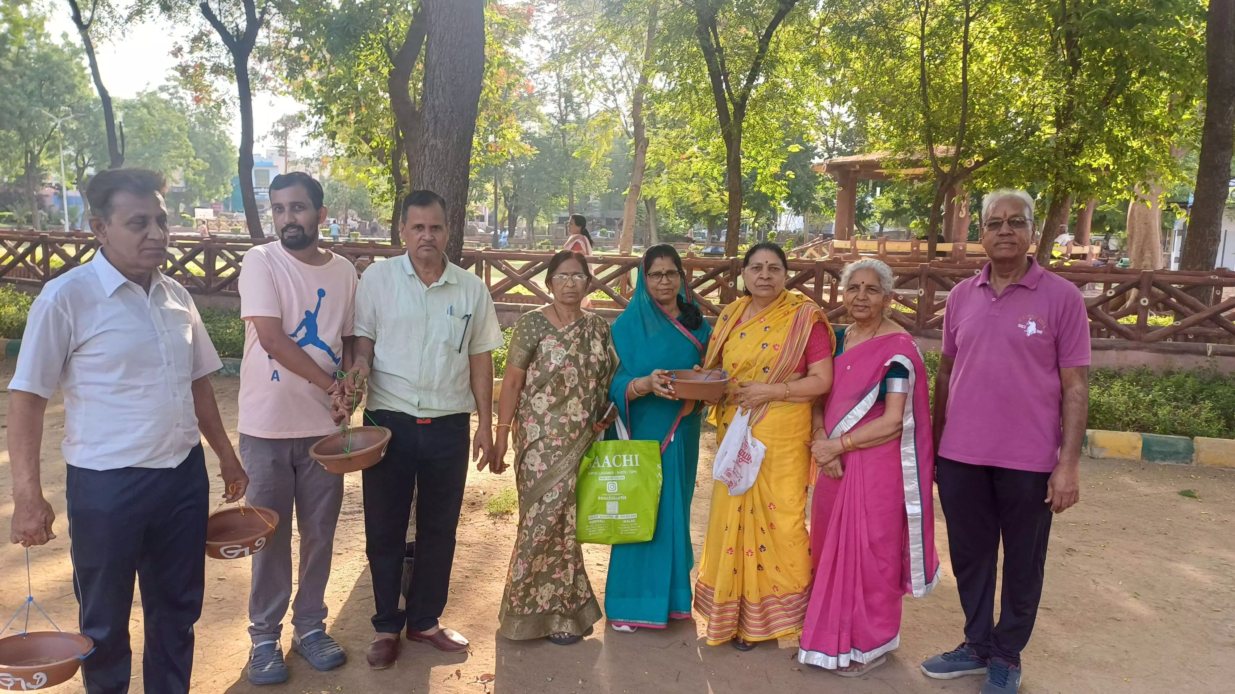 करुणा केंद्र ने वितरित किए नि:शुल्क परिंडे* करुणा केंद्र ने वितरित किए नि:शुल्क परिंडे*