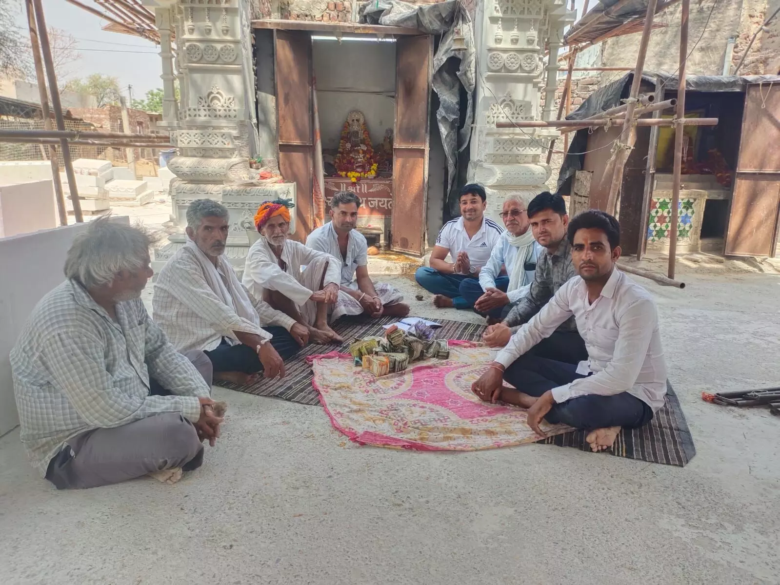 गेगा का खेड़ा में भगवान लक्ष्मी नाथ के दान पात्र से 5 लाख 37 हजार की राशि निकली गेगा का खेड़ा में भगवान लक्ष्मी नाथ के दान पात्र से 5 लाख 37 हजार की राशि निकली