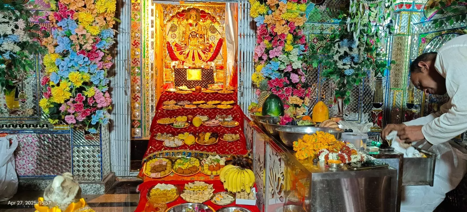 रेणवास लक्ष्मीनाथ फूलडोल महोत्सव- भगवान को लगाया छप्पन भोग, निकाली शोभायात्रा रेणवास लक्ष्मीनाथ फूलडोल महोत्सव- भगवान को लगाया छप्पन भोग, निकाली शोभायात्रा
