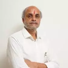 शहर में चौराहों का नव निर्माण व जीर्णोद्धार तय मापदण्ड अनुसार हो : विधायक कोठारी शहर में चौराहों का नव निर्माण व जीर्णोद्धार तय मापदण्ड अनुसार हो : विधायक कोठारी