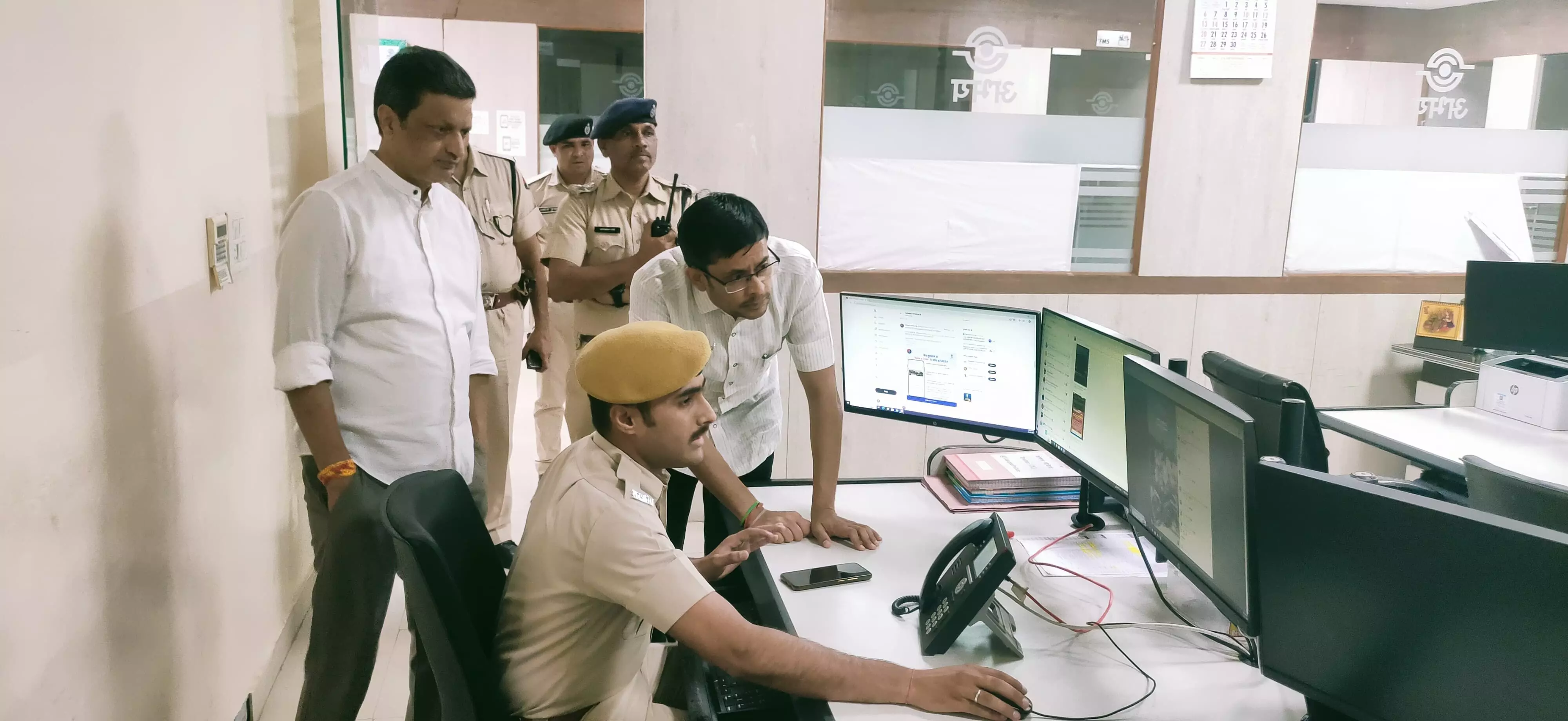 पहलगांव हमले के बाद प्रशासन और पुलिस अलर्ट मोड पर पहलगांव हमले के बाद प्रशासन और पुलिस अलर्ट मोड पर