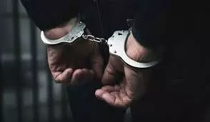 किशोरी और उसकी मां पर एसिड अटैक करने वाला गिरफ्तार किशोरी और उसकी मां पर एसिड अटैक करने वाला गिरफ्तार