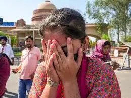 भारत न पर छोड़ने तीन साल जेल, ₹3 लाख जुर्माना या दोनों सजाएं भारत न पर छोड़ने तीन साल जेल, ₹3 लाख जुर्माना या दोनों सजाएं