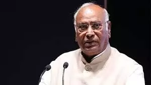 खड़गे जयपुर में बीजेपी पर भड़के पहलगाम हमले को लेकर पीएम पर साधा निशाना खड़गे जयपुर में बीजेपी पर भड़के पहलगाम हमले को लेकर पीएम पर साधा निशाना