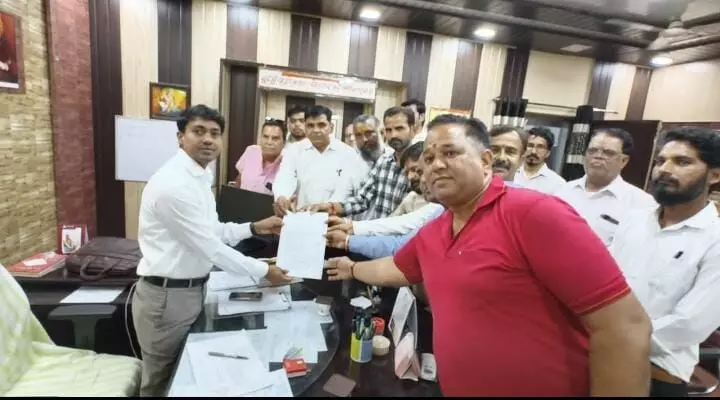 परशुराम सेना ने पहलगाम आतंकी हमले के विरोध में सौंपा ज्ञापन परशुराम सेना ने पहलगाम आतंकी हमले के विरोध में सौंपा ज्ञापन