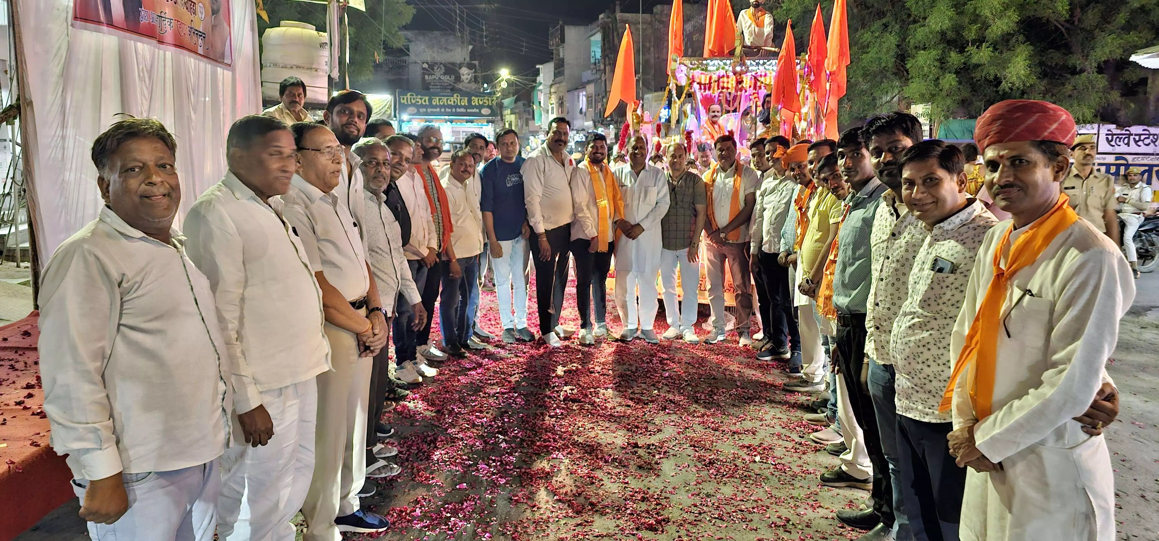 भाजपा ने किया श्री परशुराम जयंती पर निकले मशाल जुलूस का स्वागत भाजपा ने किया श्री परशुराम जयंती पर निकले मशाल जुलूस का स्वागत