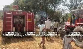 रामपुरा में खेतो में हवा के साथ फैलती गई आग,गड्ढा खोद कर रोका,गोवर्धनपूरा में गोबर की रोड़ी और कंडे में लगी रामपुरा में खेतो में हवा के साथ फैलती गई आग,गड्ढा खोद कर रोका,गोवर्धनपूरा में गोबर की रोड़ी और कंडे में लगी
