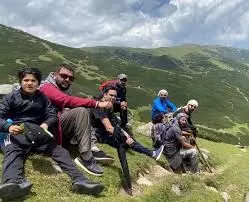 जम्मू-कश्मीर में ट्रैंकिंग पर रोक जम्मू-कश्मीर में ट्रैंकिंग पर रोक