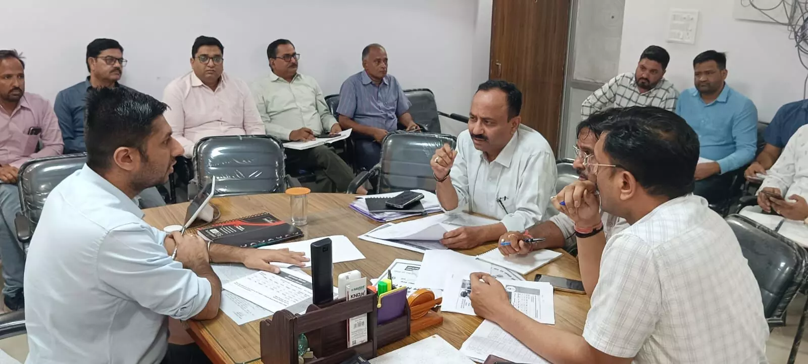 जिला कलक्टर ने जिलें में जल जीवन मिशन के कार्यो की समीक्षा की जिला कलक्टर ने जिलें में जल जीवन मिशन के कार्यो की समीक्षा की