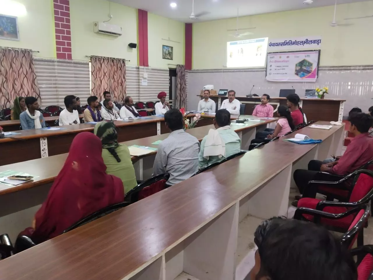 माण्डल ब्लॉक में टीबी चैंपियंस के लिए प्रशिक्षण कार्यक्रम आयोजित माण्डल ब्लॉक में टीबी चैंपियंस के लिए प्रशिक्षण कार्यक्रम आयोजित