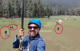 गोलियों की तड़तड़ाहट के बीच मदद करते दिखे कश्मीरी