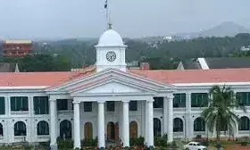 केरल में मुख्यमंत्री कार्यालय और सीएम आवास को बम से उड़ाने की मिली धमकी