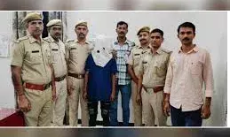 मां-बेटी पर तेजाब फेंकने वाला दो दिन की पुलिस हिरासत में मां-बेटी पर तेजाब फेंकने वाला दो दिन की पुलिस हिरासत में