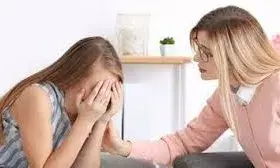 कहीं आप भी तो नहीं हैं इमोशनली कमजोर, इन 5 तरीकों से बनें मजबूत