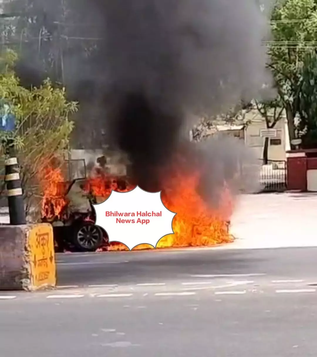 सडक़ पर दौड़ती एसक्रॉस में लगी आग, फैक्ट्री संचालक ने कार रोककर खुद को बचाया, मचा हडक़ंप सडक़ पर दौड़ती एसक्रॉस में लगी आग, फैक्ट्री संचालक ने कार रोककर खुद को बचाया, मचा हडक़ंप